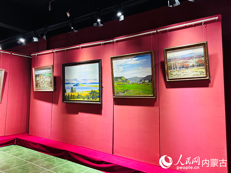 油畫寫生基地中展示的作品。人民網記者 張聿修攝