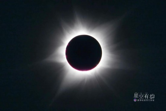 2023年4月20日,天宇上演日全環食(同一次日食,一部分地區可見日全食,另一部分地區可見日環食)。這是星空攝影師許曉平當日在澳大利亞拍攝的日食。(星聯CSVA供圖)