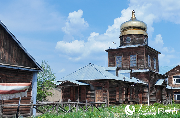 頗具特色的“木刻楞”房屋。人民網記者 齊浩男攝